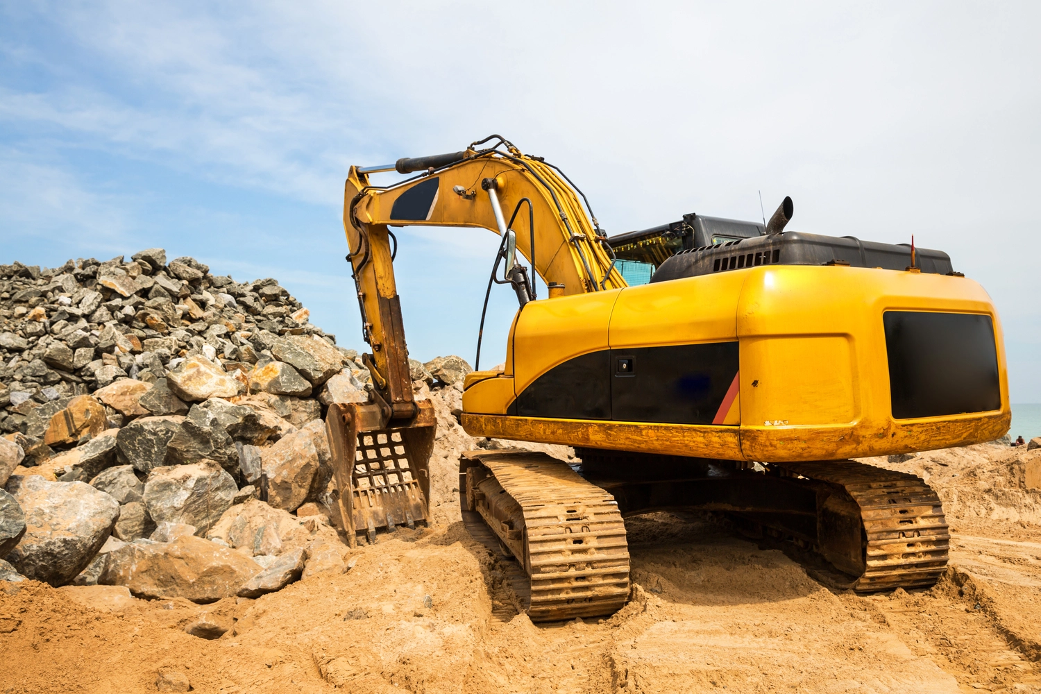 Heavy equipment rental in freedom, CA