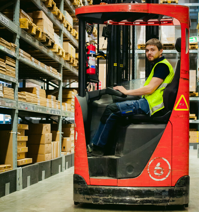 Telehandler/order picker for material handling rental in Pueblo, CO